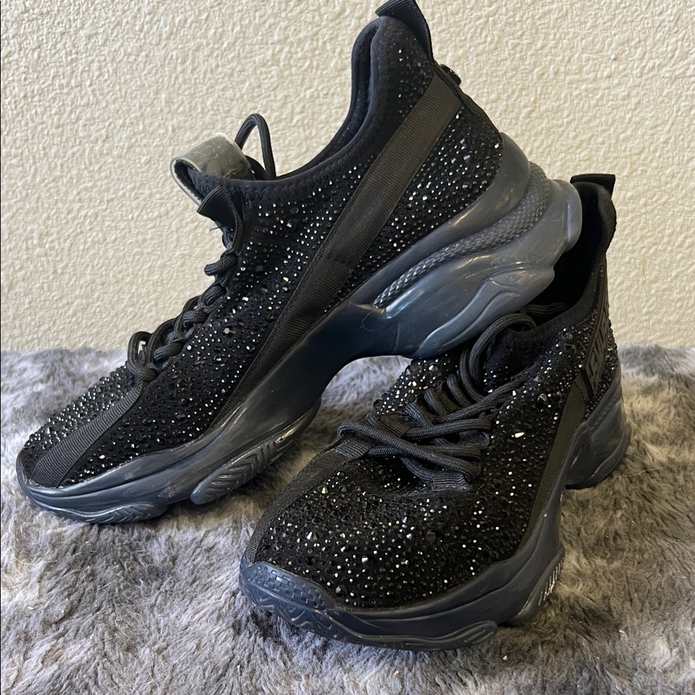 STEVE MADDEN women’s black crystal studded fashion running shoes. Size 9.5.